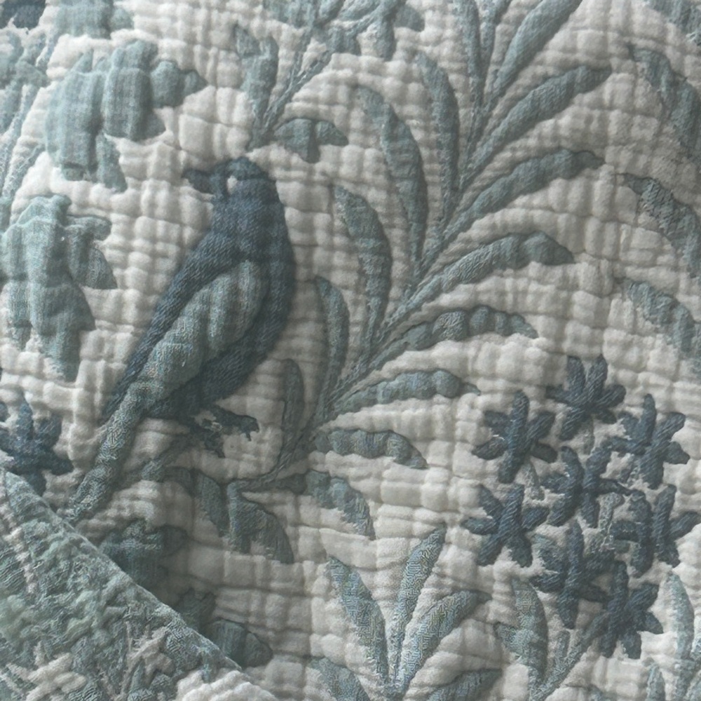 Quilted 100% Organic Cotton Bedspread KING Luxury Birds in Spring New With Tags - Picture 11 of 15